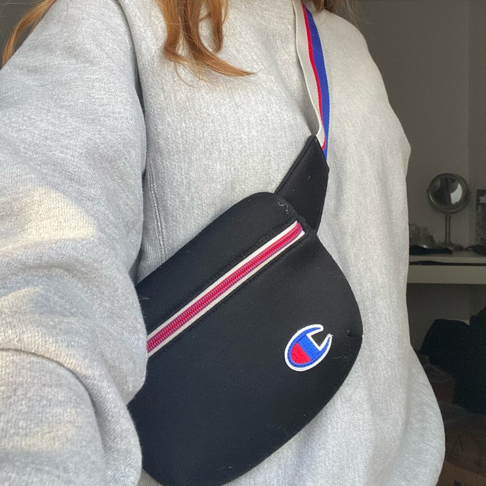3/$15 💢 Champion fanny bag Adjustable